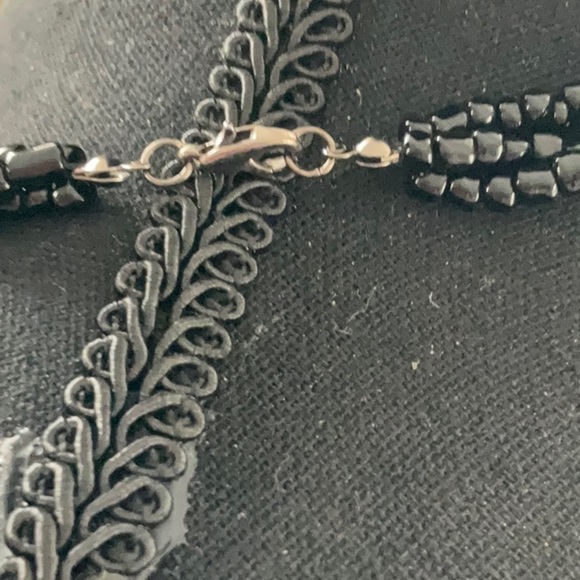 VINTAGE THREE STRAND REAL BLACK STONE NECKLACE - Picture 4 of 4